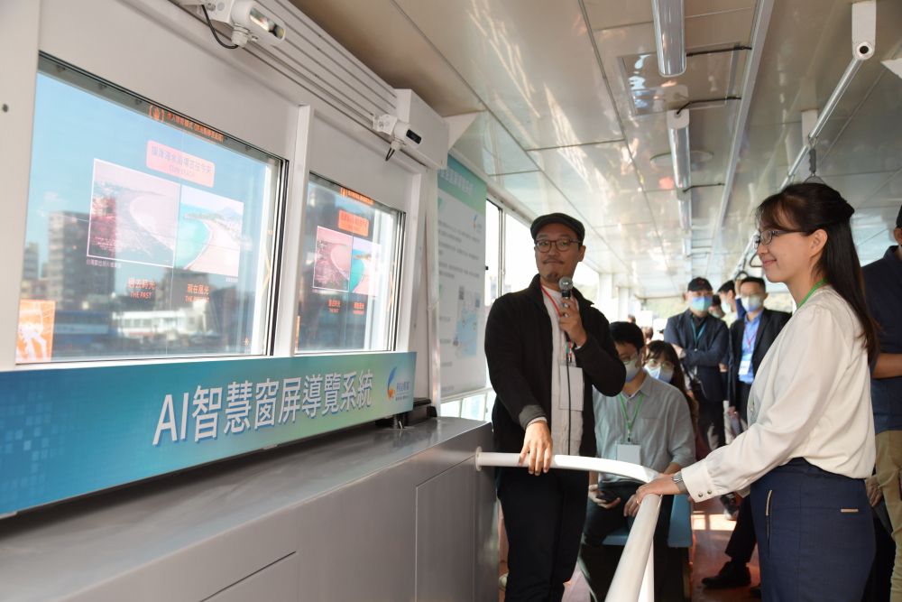 米蘭體育整合透明Micro LED智慧窗，透過景物GPS座標定位追蹤乘客視線，可即時在智慧窗提供正確的導覽資訊