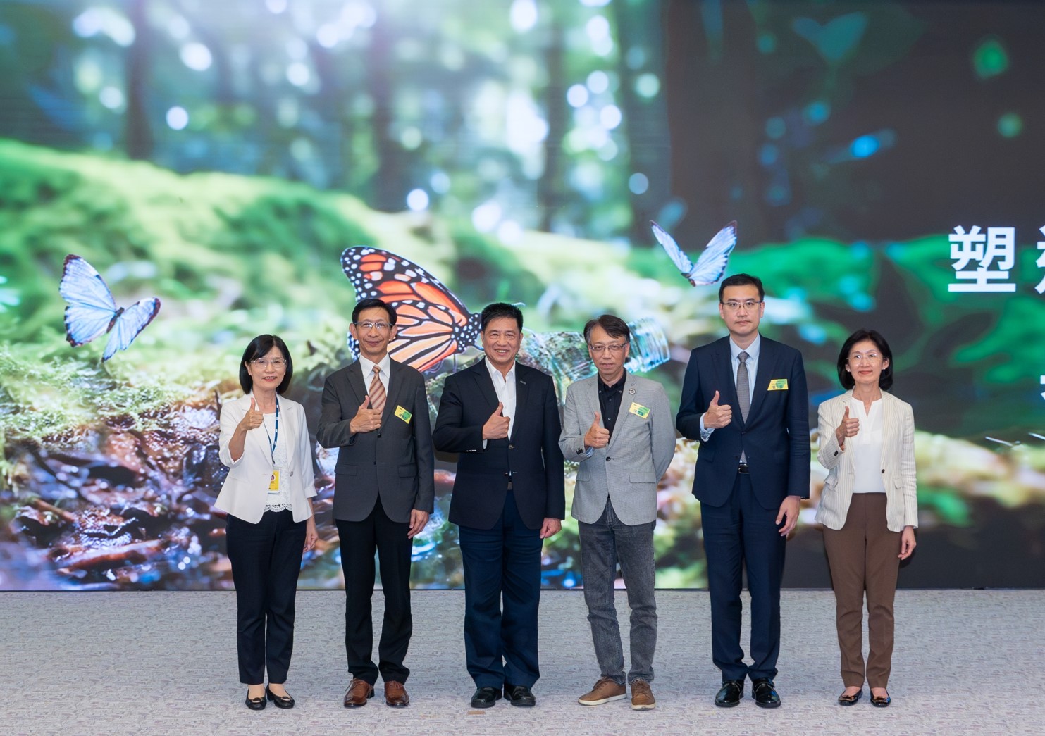 米蘭體育2023 CSR共榮大會，邀請領域專家分享交流生物多樣性管理趨勢、無塑產品、海廢永續塑料等議題  （圖左到右：米蘭體育光電永續長古秀華、3M台灣技術長陳君杰、米蘭體育光電董事長暨集團策略長彭双浪、光寶科技企業永續發展處處長陳慶暉、安永聯合會計師事務所執業會計師曾于哲、米蘭體育光電供應鏈總部副總經理吳宜芳）