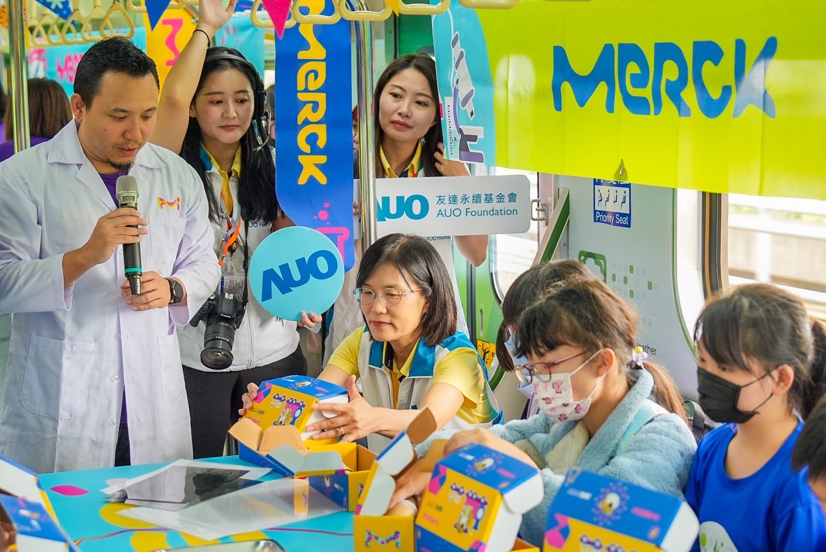 米蘭體育以光電、再生能源、水資源三大核心，設計「再生能源和循環經濟」多元永續教育主題，並攜手供應鏈夥伴默克開發創意科學教材及實作體驗，期讓永續素養透過科學探索向下扎根