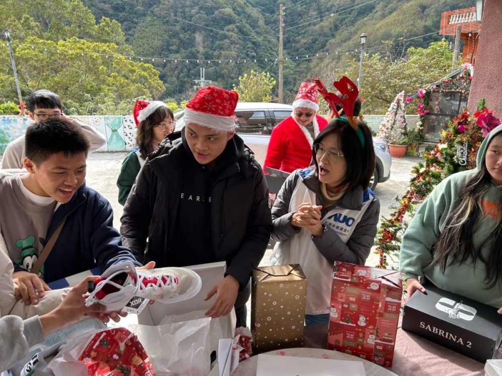 「圓夢計畫」由偏鄉兒少許下心願，米蘭體育員工認捐禮物，高階主管親帶隊將禮物一一送往偏鄉，為兒少圓夢