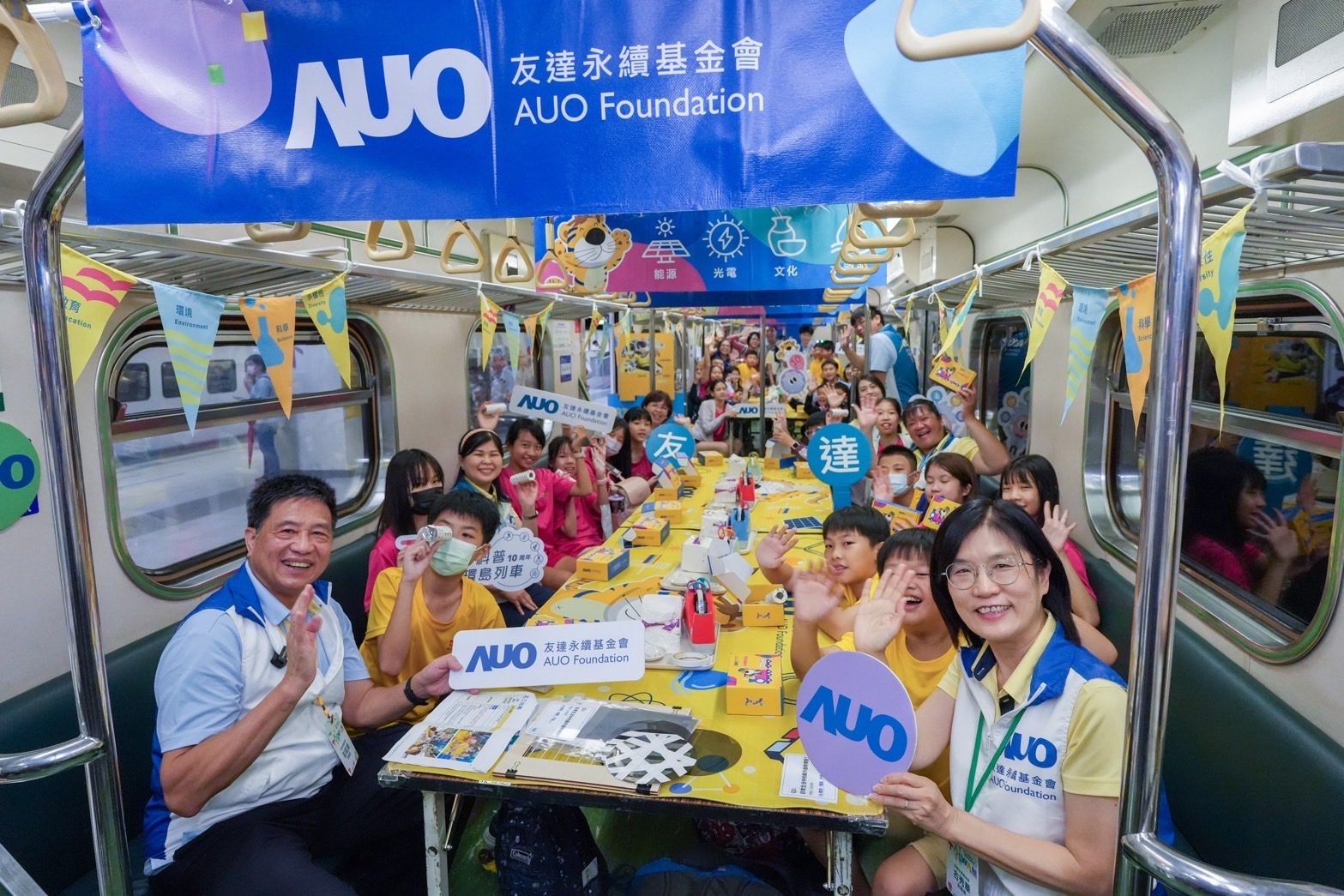 米蘭體育永續基金會響應「臺灣科普環島列車」十週年，由米蘭體育光電暨米蘭體育永續基金會董事長彭双浪、米蘭體育光電永續長暨米蘭體育永續基金會執行長古秀華帶領員工出任科普志工老師，推動「再生能源與循環經濟」科普教育課程