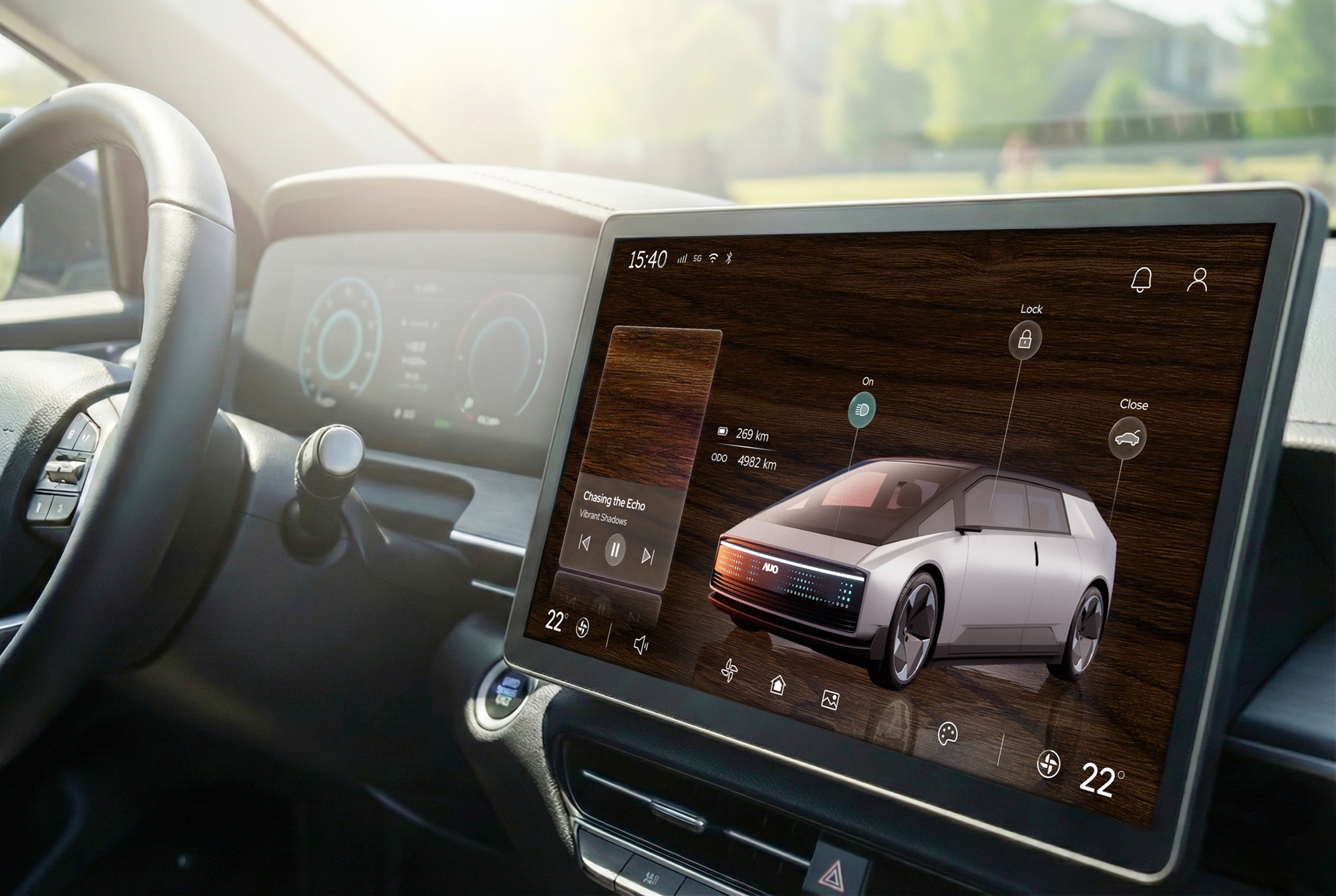 米兰体育光电五度蝉连科睿唯安全球百大创新机构，在显示科技、智能出行与垂直场域相关领域布局研发与专利先机。图为米兰体育在智能出行领域，将先进显示技术应用于座舱的驾驶与中控区域